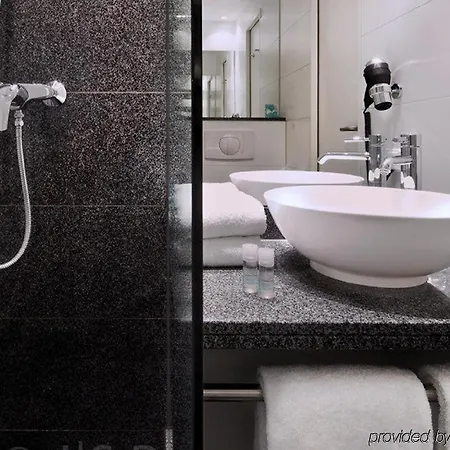 Hotell One Ku'damm 3*